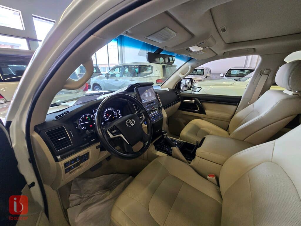 Toyota Land Cruiser GXR — photo 6