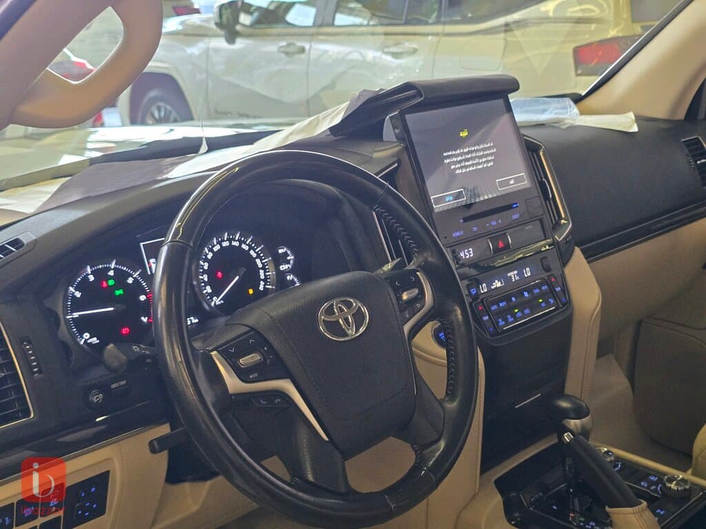 Toyota Land Cruiser GXR — photo 7