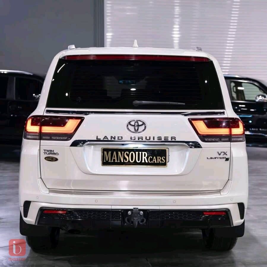 Toyota Land Cruiser VX Limited — photo 3
