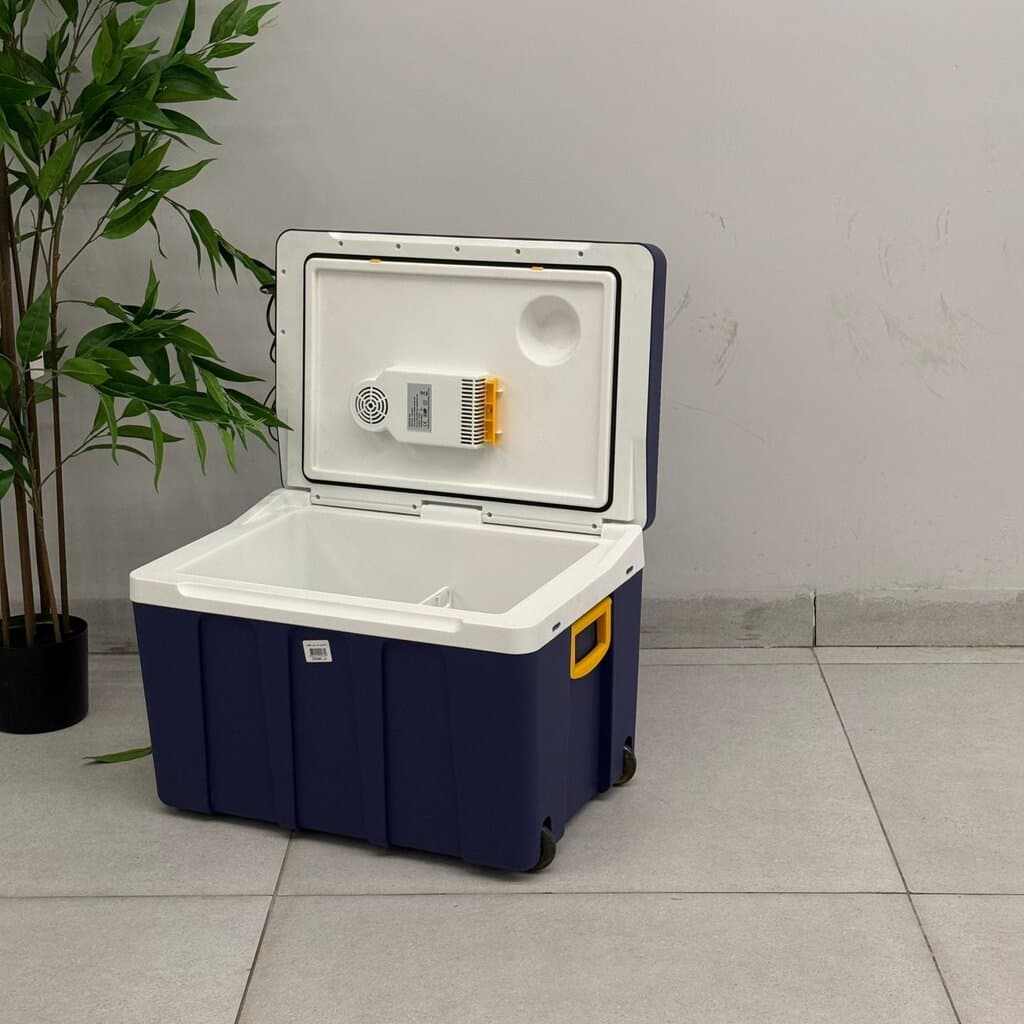 Portable Mini Fridge for Car & Home – Compact Dual-Use Cooler Box 1